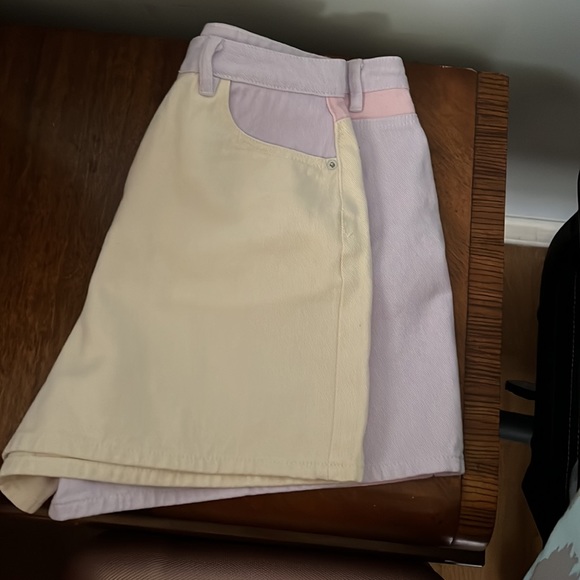 Missguided color blocked shorts! - Picture 3 of 4